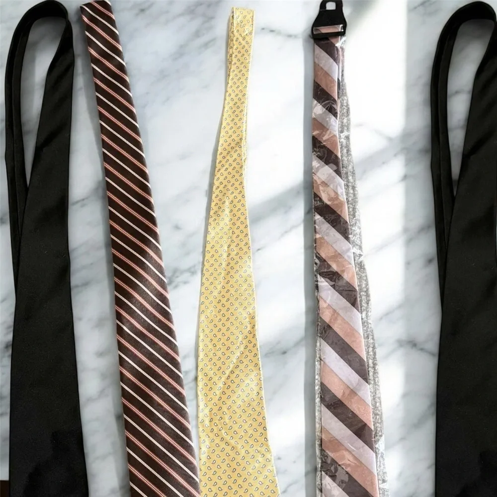 Roundtree & Yorke stylish tie